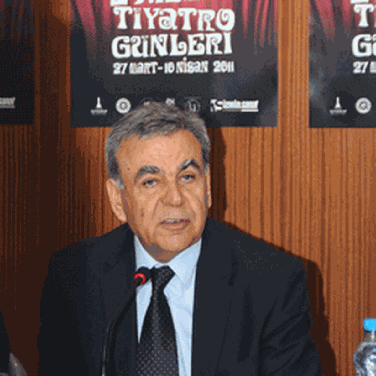 'Tiyatro, Kente Gelemeyenlerin Ayağına Gidecek'