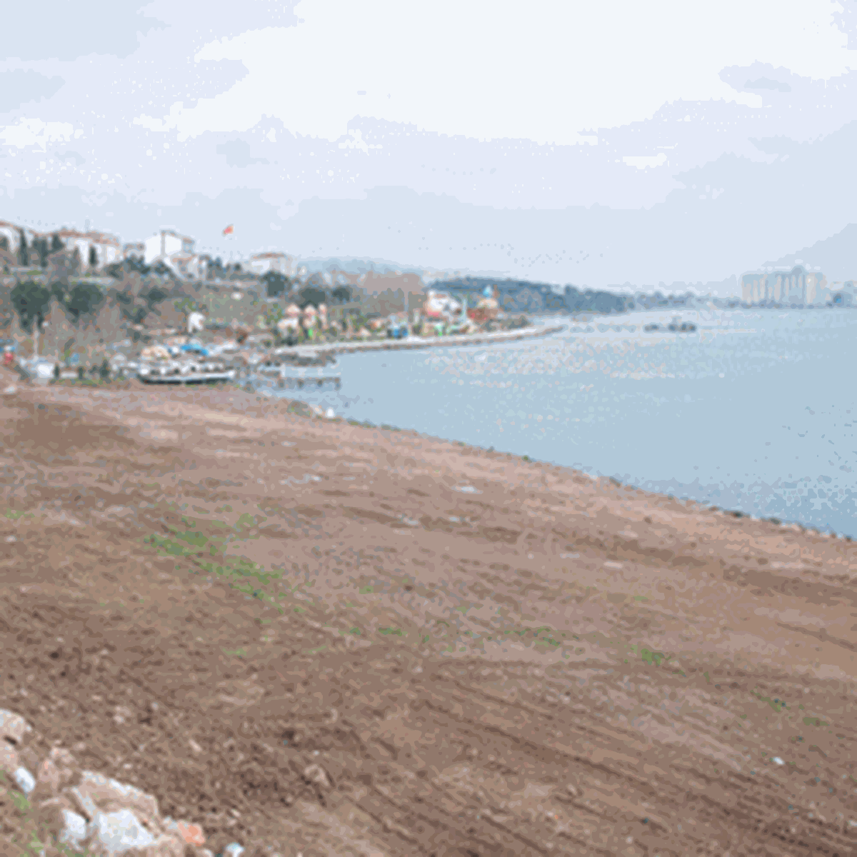 Derince ile Körfez Sahiline Kumsal