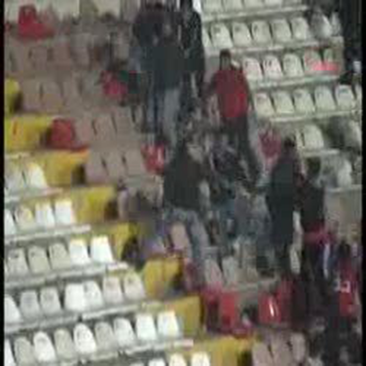 Tribünler Karıştı