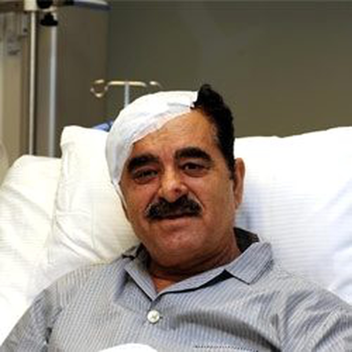 Tatlıses\'in Felci Düzelme Eğiliminde, Rehabilitasyon 6 Ay Sürebilir