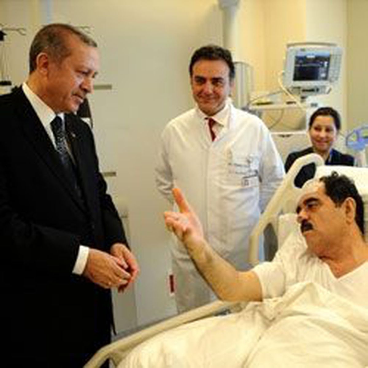 Tatlıses Yoğun Bakımdan Çıkarıldı