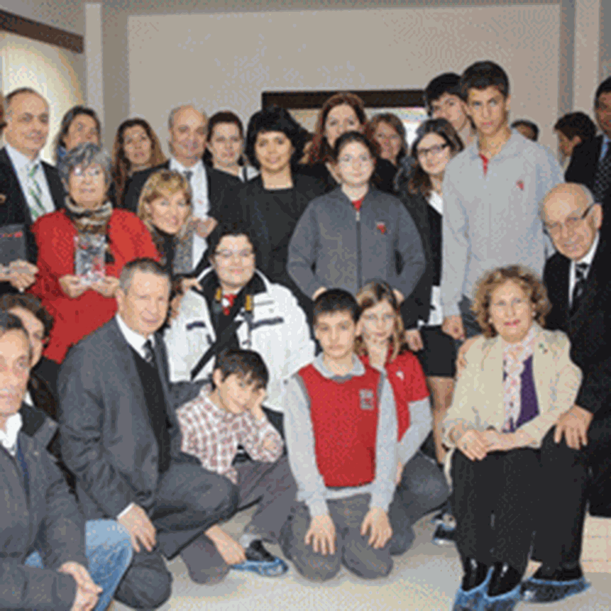 Korunmaya Muhtaç Çocuklar Vakfı’ndan Özel Alev Okulları’na Anlamlı Plaket !