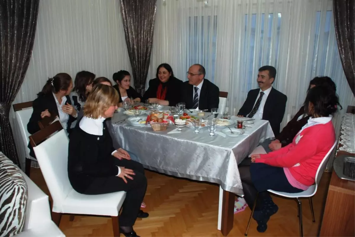 Vali Özçimen’den İlimizdeki İlk Çocuk Evine Ziyaret