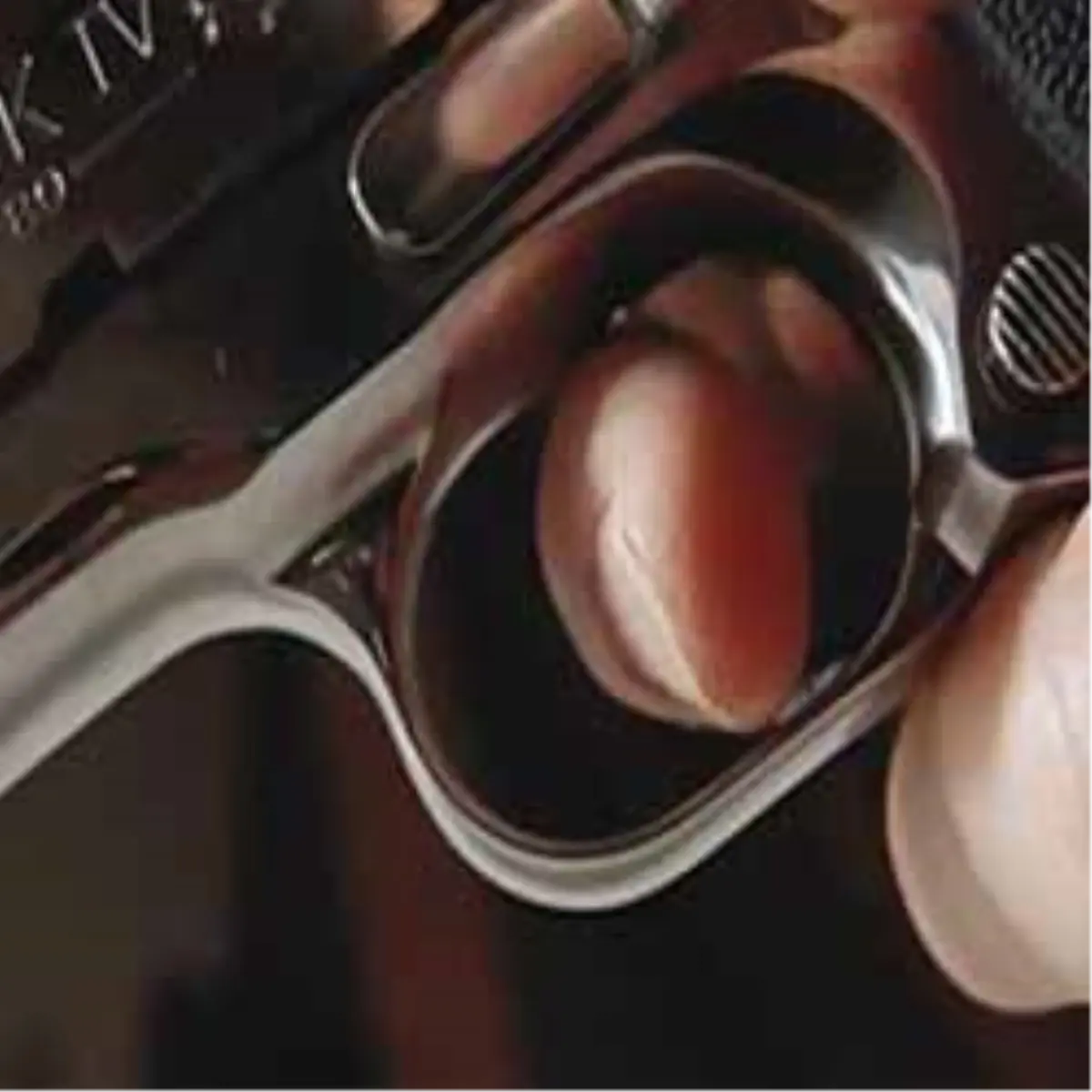 Kilise Önünde Silahla Ateş Açtı