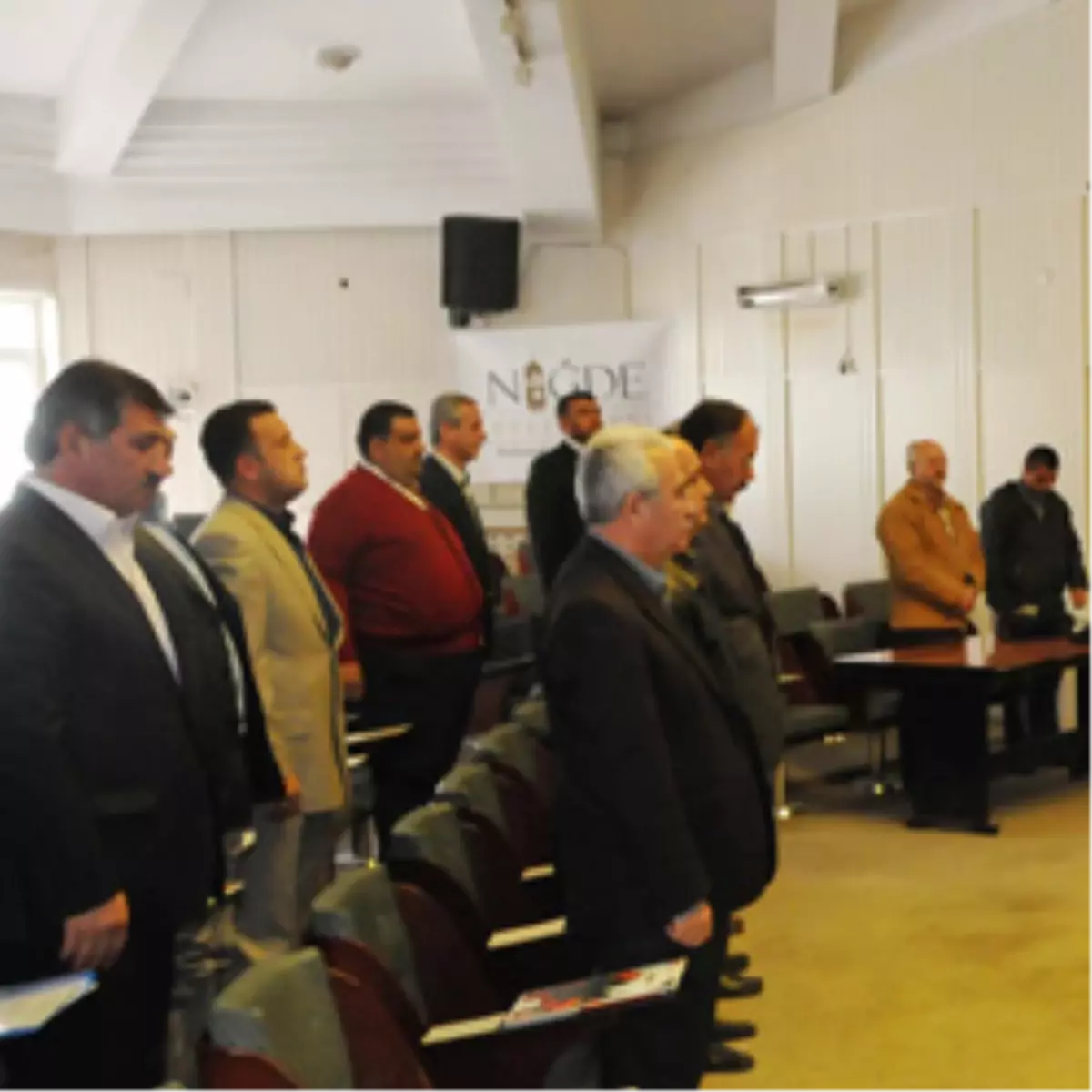 Niğde Belediyesi Meclis Toplantısı Saygı Duruşu ile Başladı
