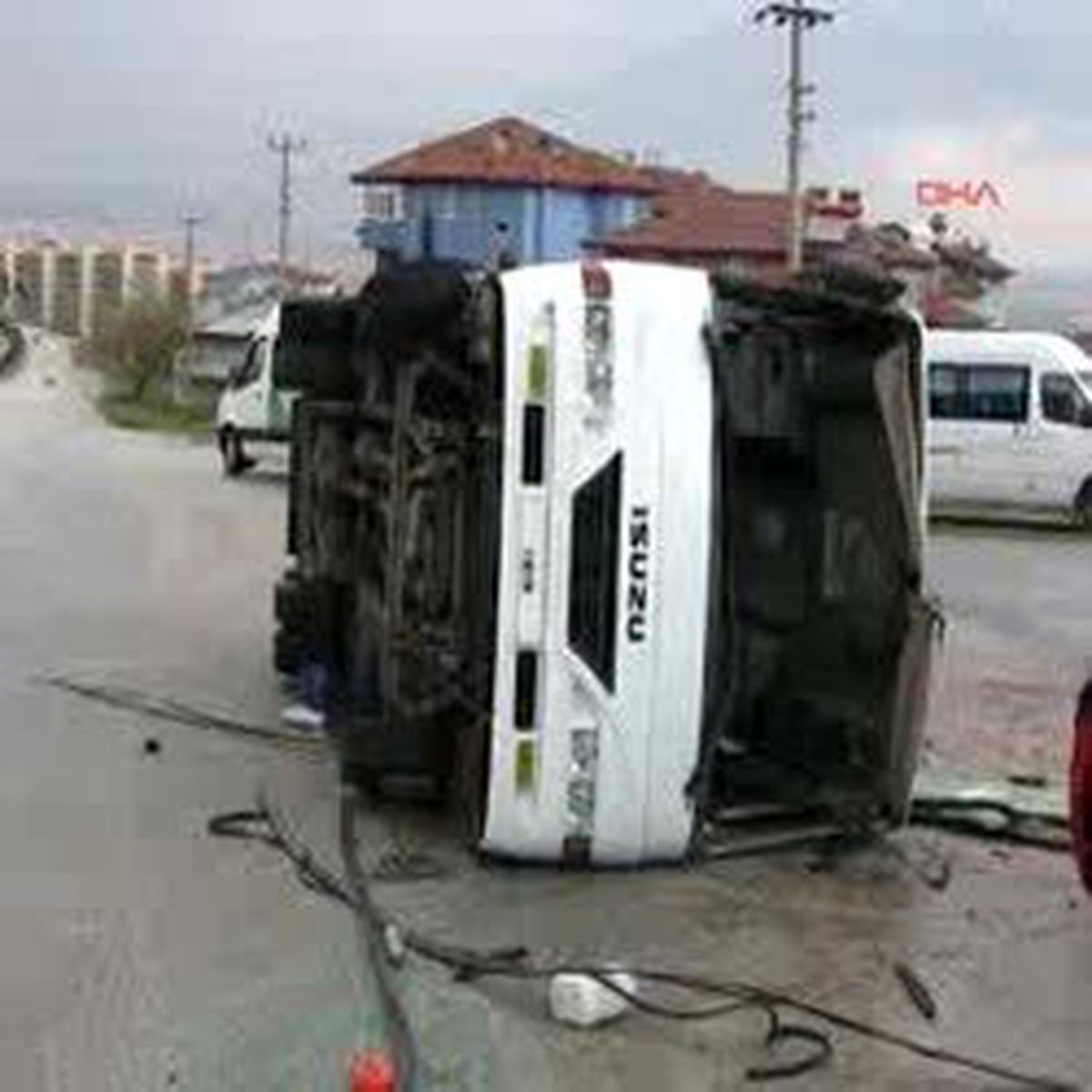 Servis Otobüsü Devrildi: 8 Yaralı