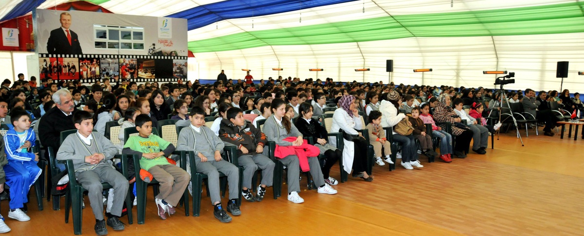 Beylikdüzü Belediyesi’nden Çocuklara Buz Pisti Müjdesi