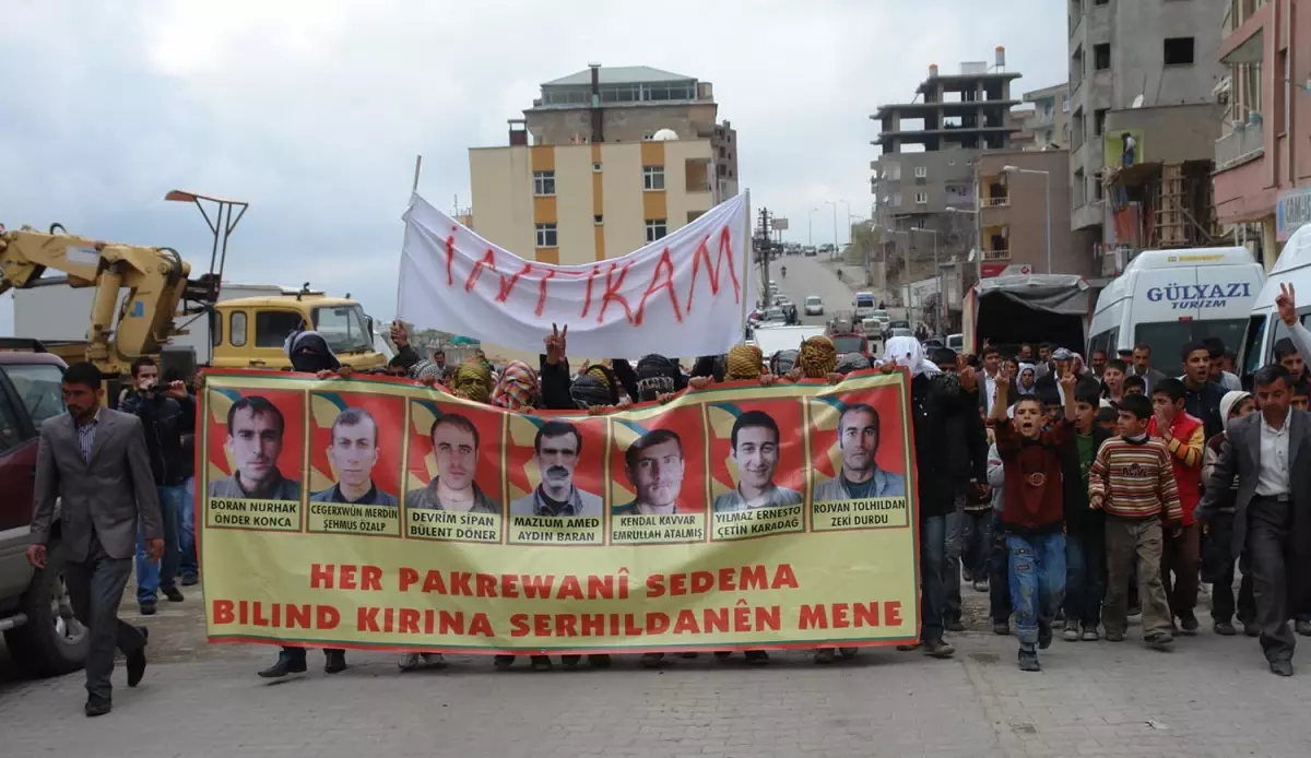 Hatay\'da Öldürülen PKK\'lılar İçin Şırnak\'ta Düzenlenen Yürüyüşte Olay Çıktı