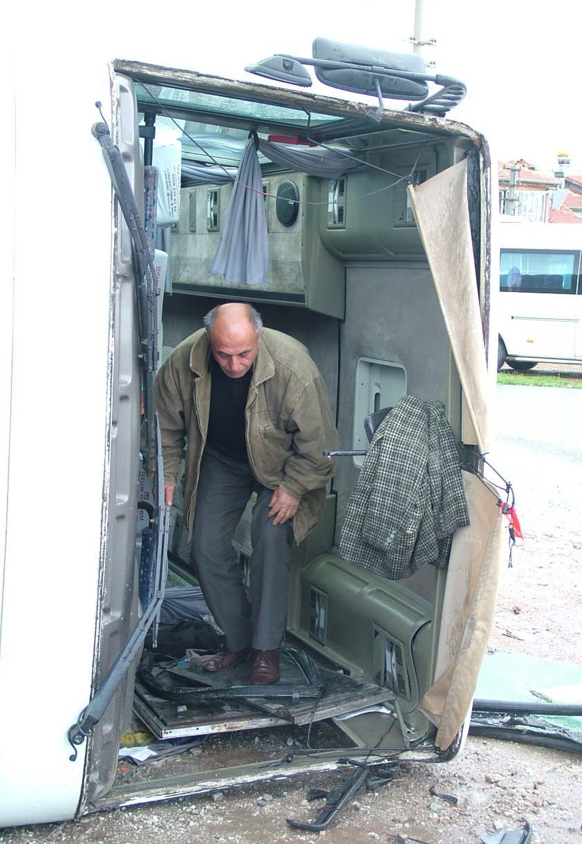 İşçi Servisi Devrildi, 8 Kişi Yaralandı