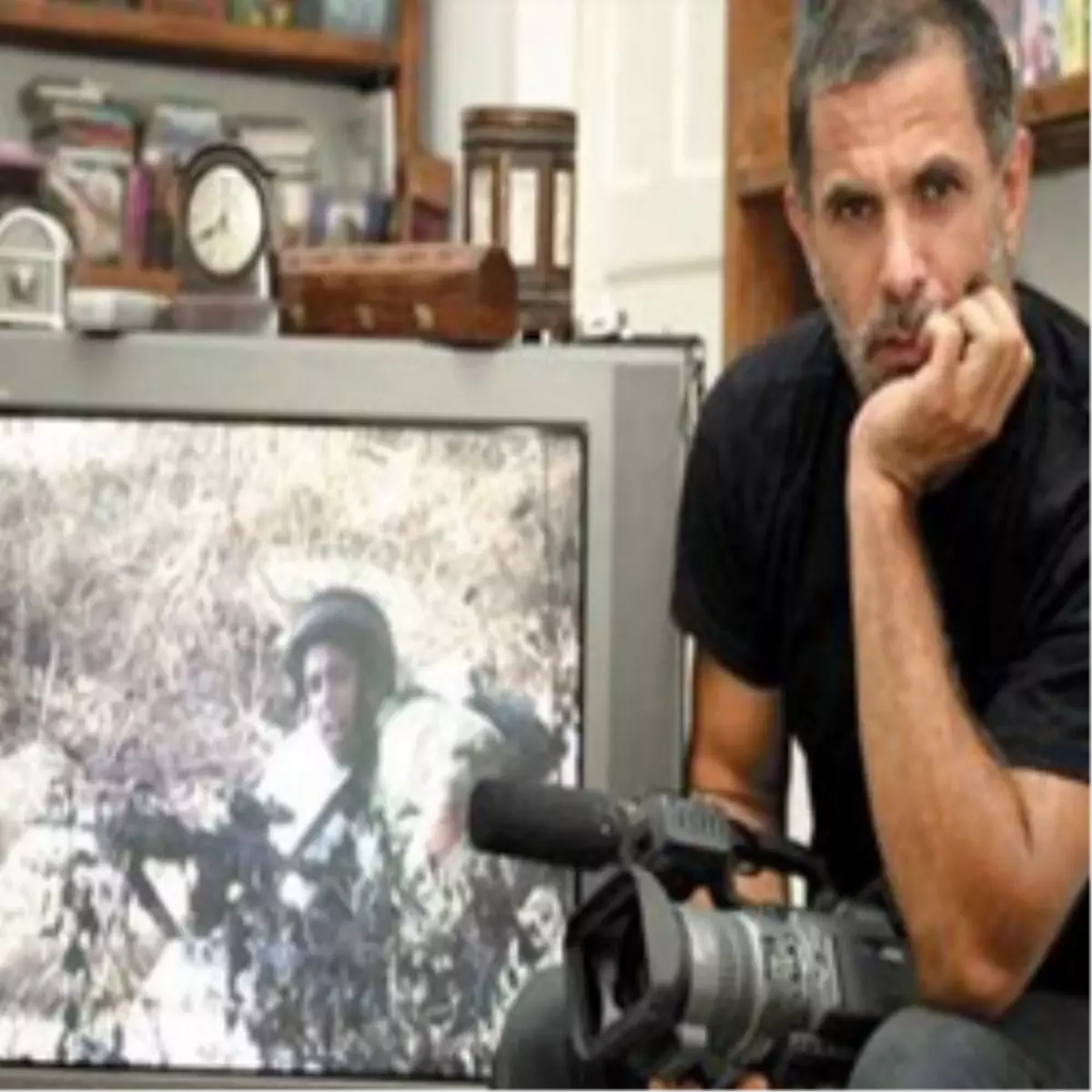 İsrailli Arap Yönetmen Hamis Toprağa Verildi