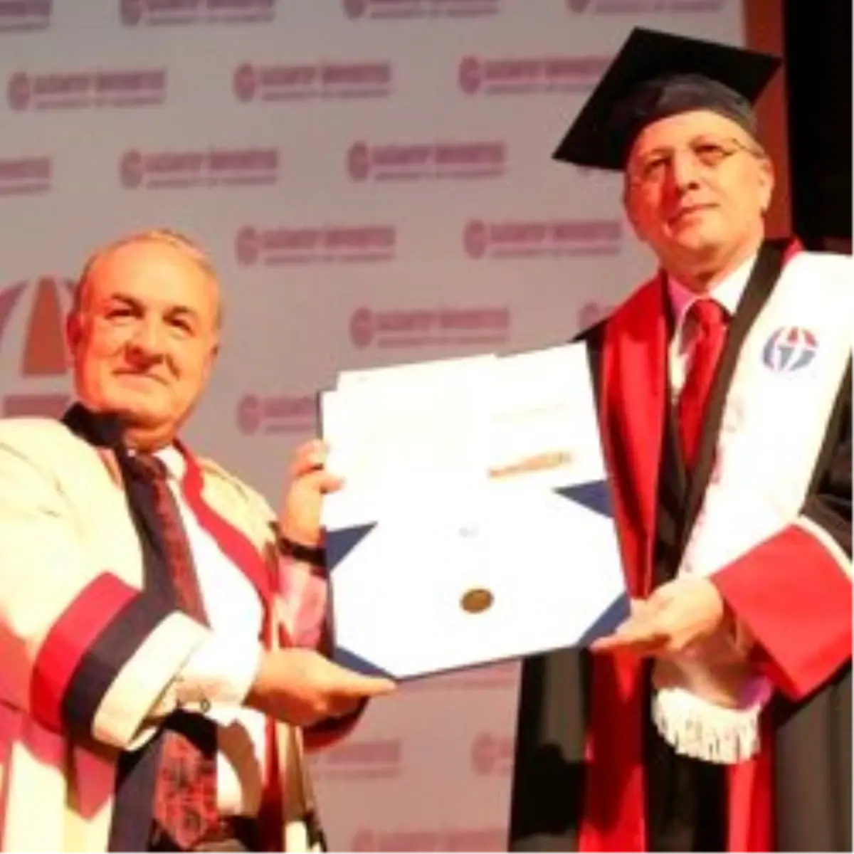 Nejat Koçer’e Fahri Doktora Unvanı Verildi