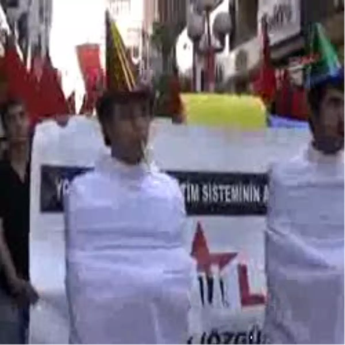 Mersin\'de \'Deli Gömlekli\' Protesto