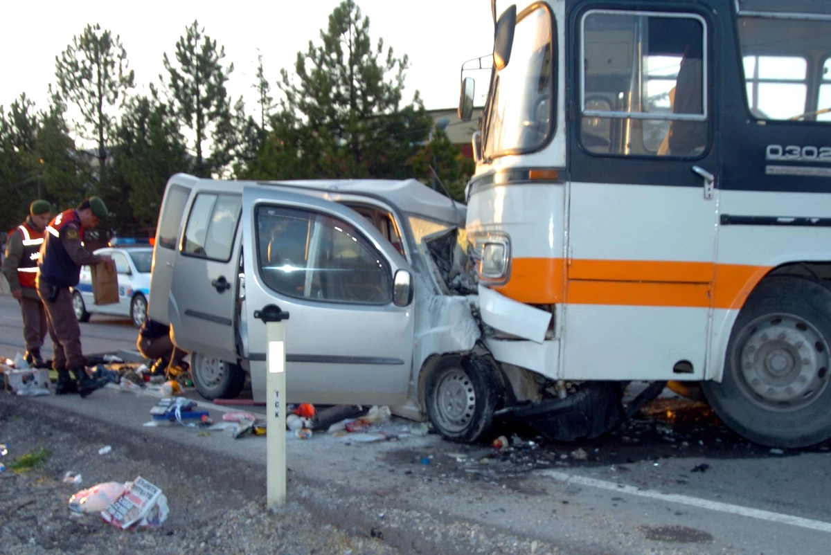 Eskişehir\'de Kaza: 8 Yaralı