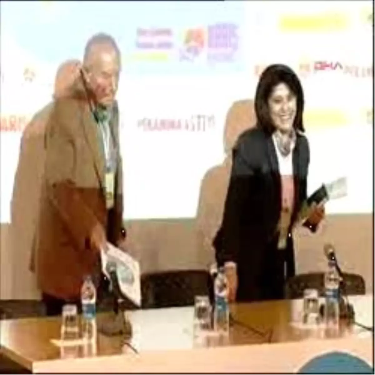 \'Ayrılık Halka Sorulmalı\'