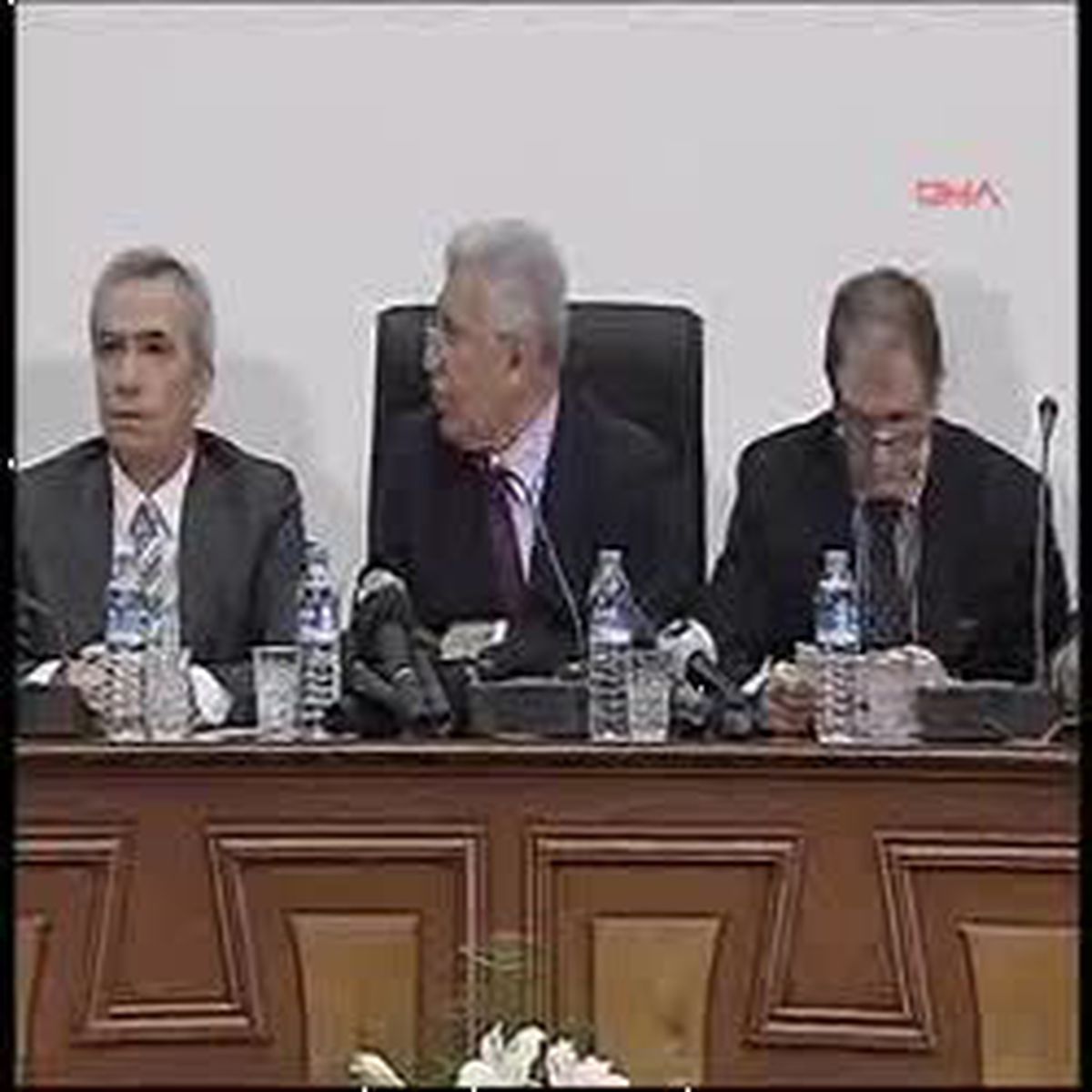 Ak Parti 1'nci Sırada