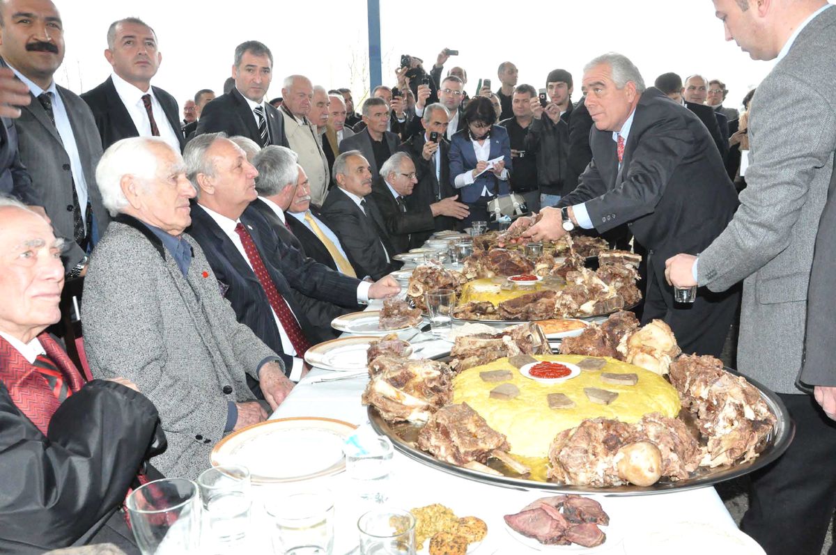 Abhazya Cumhurbaskanı Hendek'te Abhaz Kökenli Vatandaşlarla Buluştu