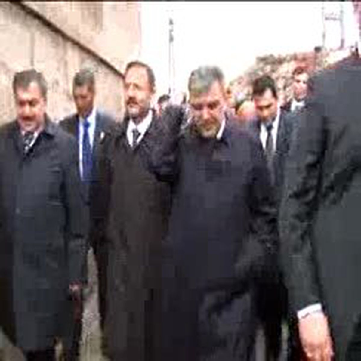 Gül Ne İçiyor?
