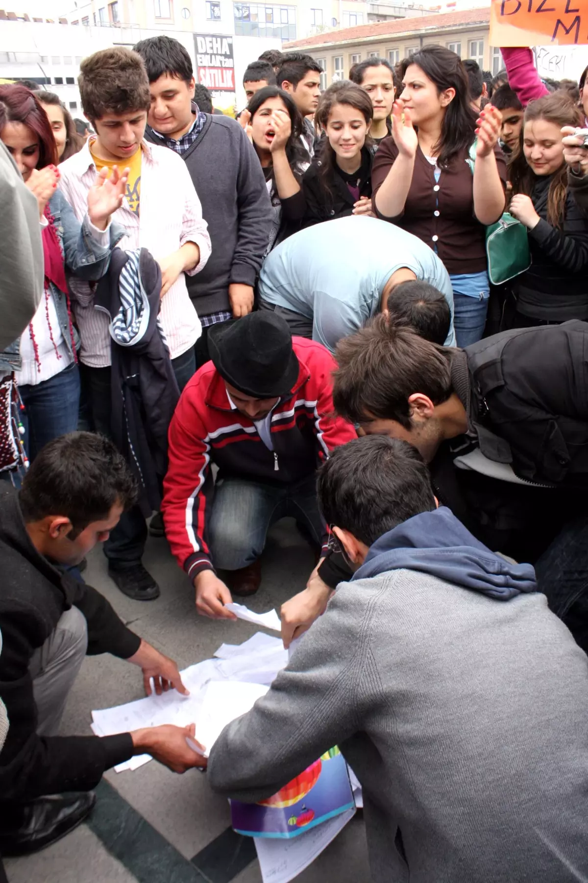 Facebook\'ta Örgütlendiler