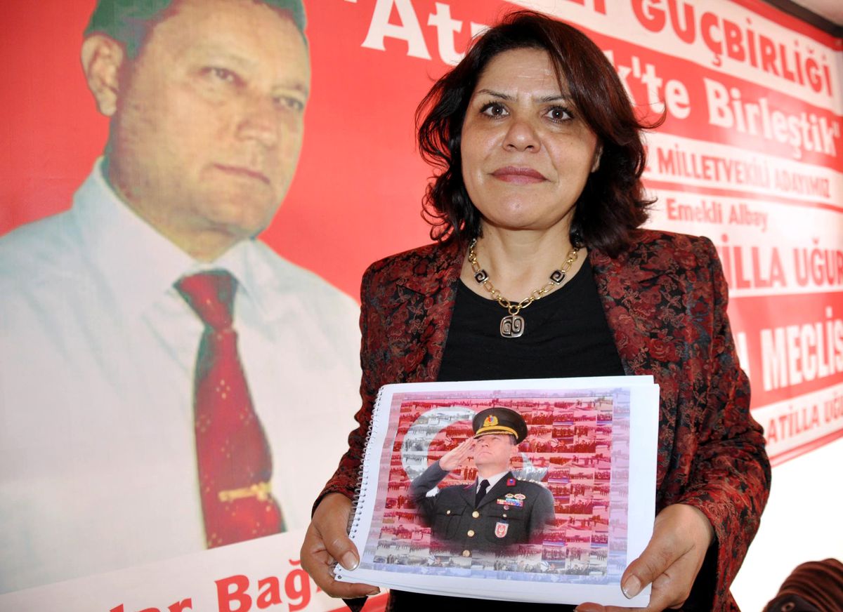 Tutuklu Emekli Albayın Seçim Bürosunu Eşi Açtı