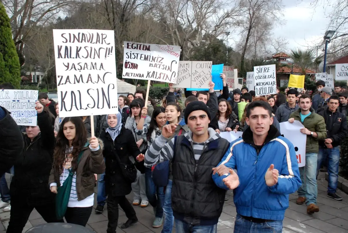 500 Öğrenci Ygs İçin Yürüdü