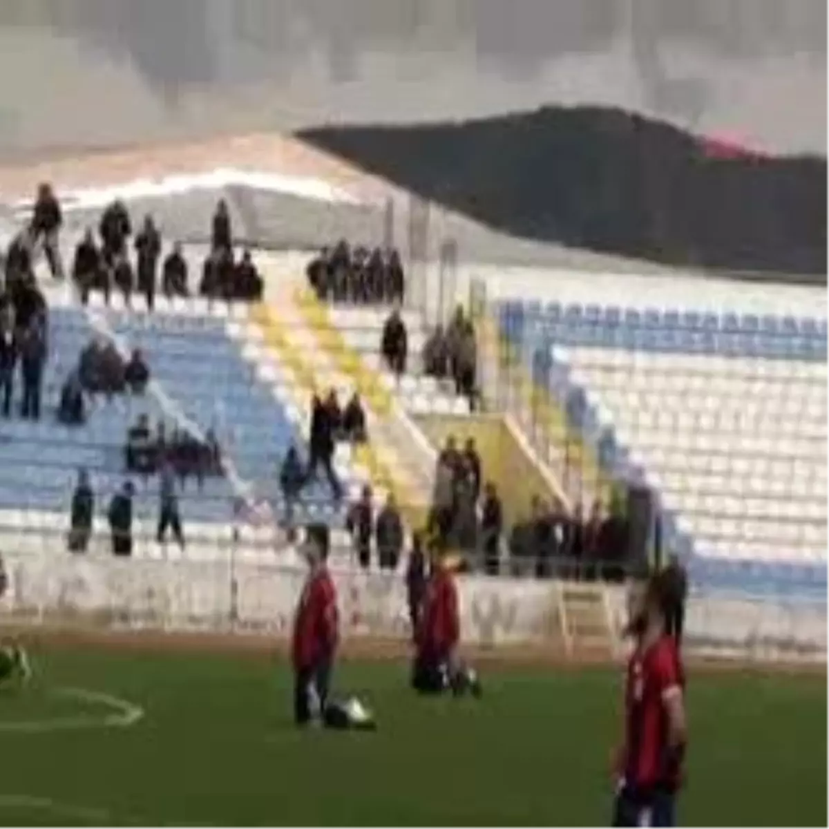 Kırıkkalesporlu Futbolcular Sahada Diz Çöktü