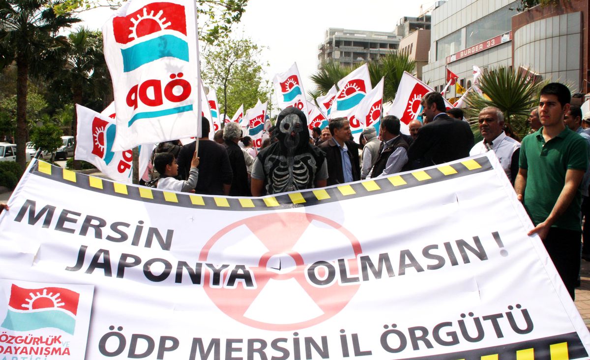 ÖDP'lilerden Mersin'de Nükleer Santral Eylemi