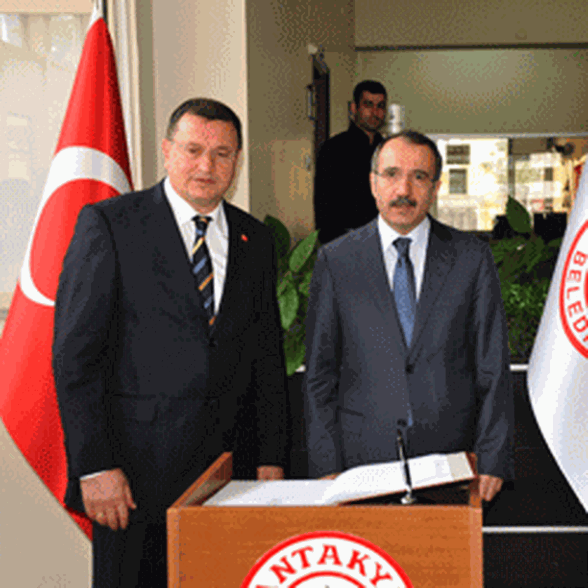Bakan Dinçer Belediye Başkanı Savaş’ı Ziyaret Etti