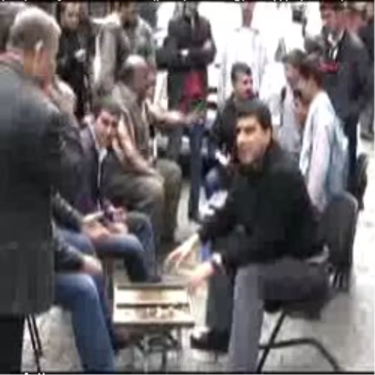 Kesintiye İlginç Protesto