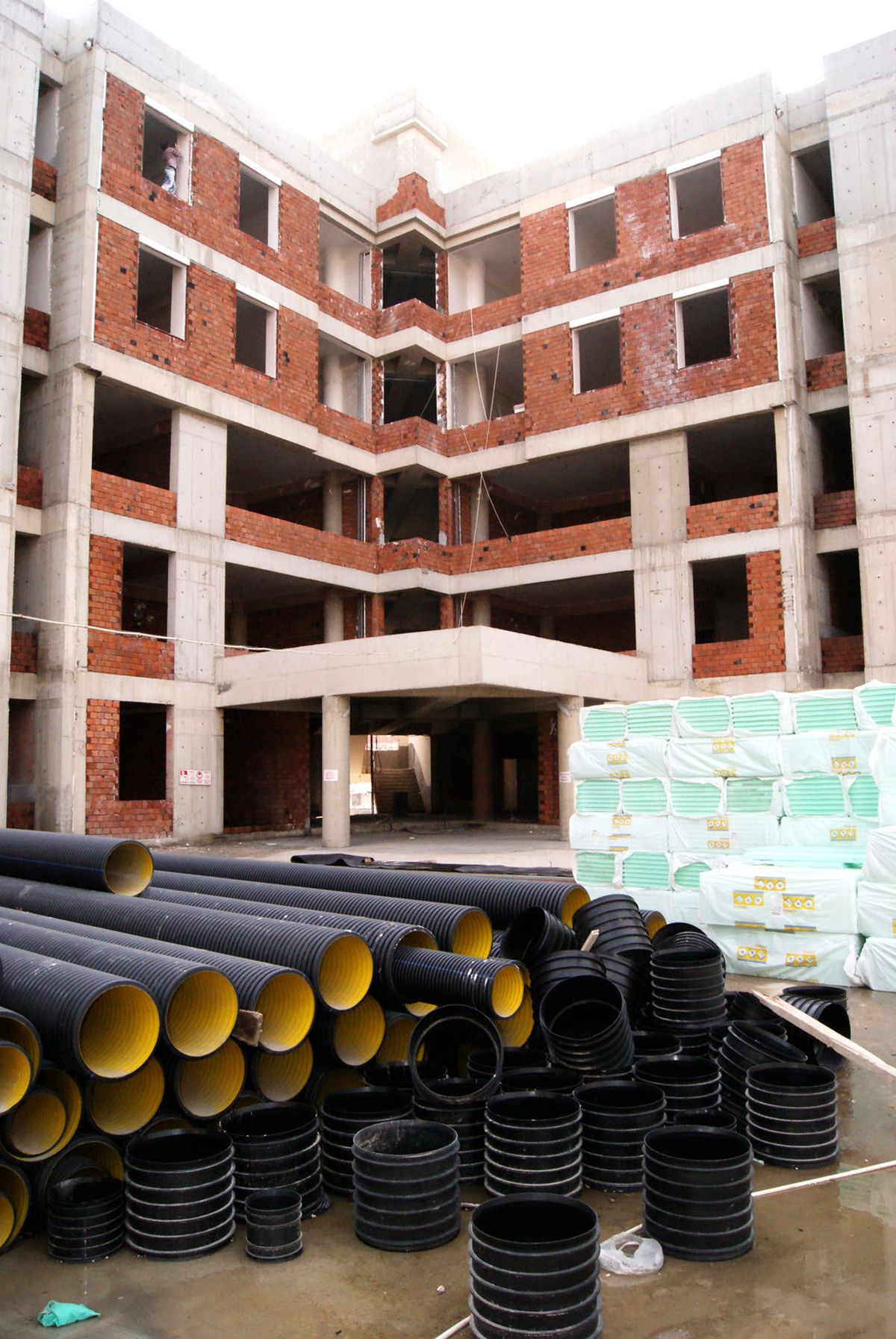 İnegöl Adalet Sarayı'nın İçini Mahkumlar Yapacak