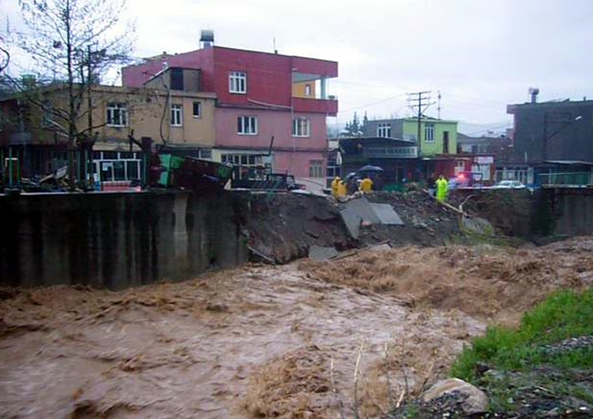 Yağmur, Bahçe'de Hayatı Felç Etti Okullar Tatil Edildi