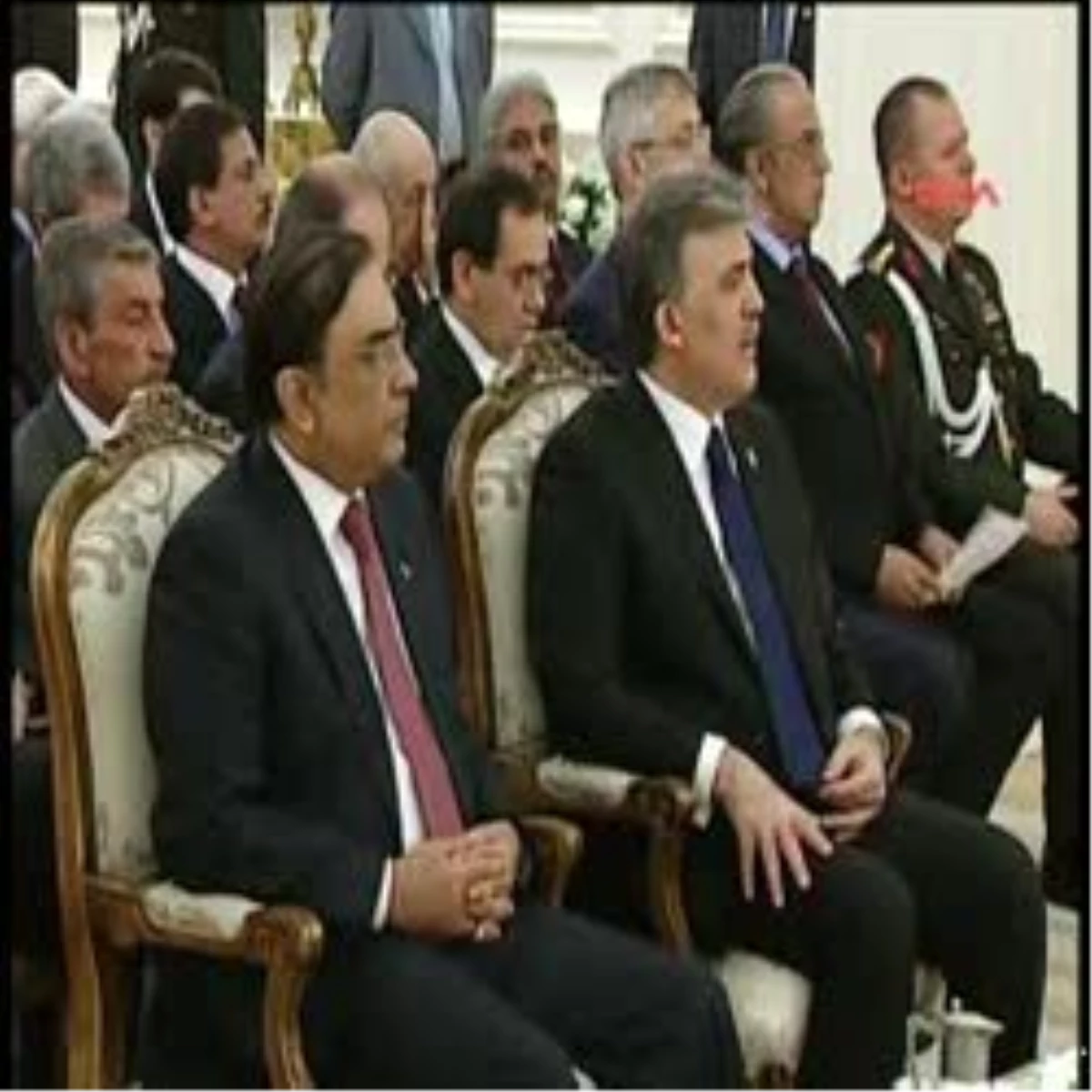 Cumhurbaşkanı Gül, Pakistan Cumhurbaşkanı\'na Devlet Nişanı Taktim Etti