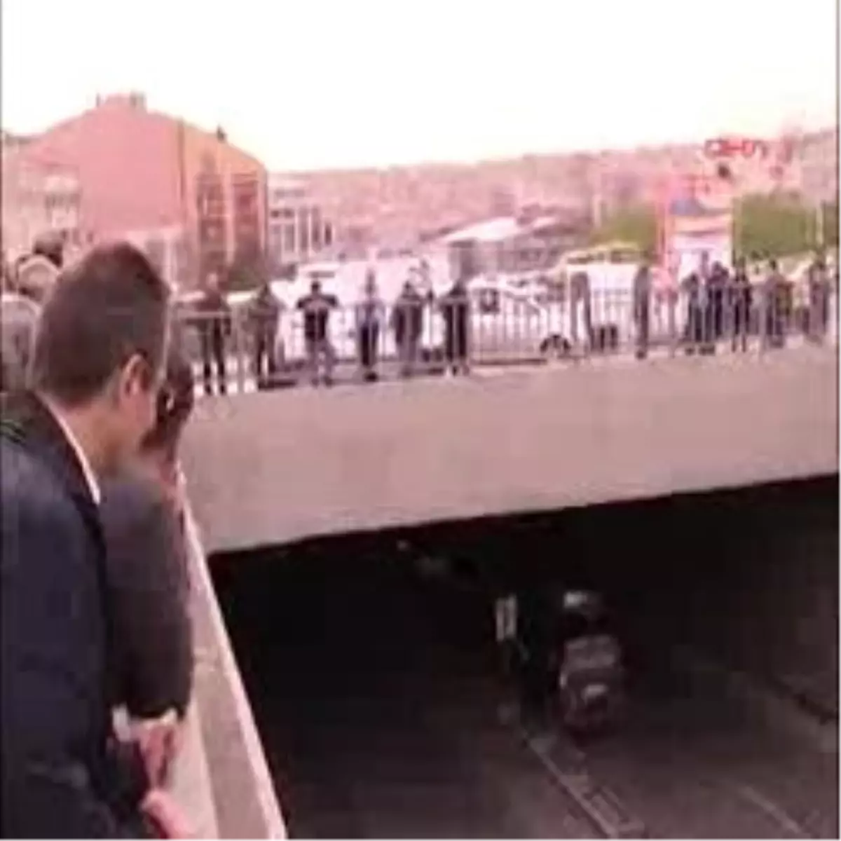 Köprüden Uçan Otomobildeki Anne Kız Ölümden Döndü