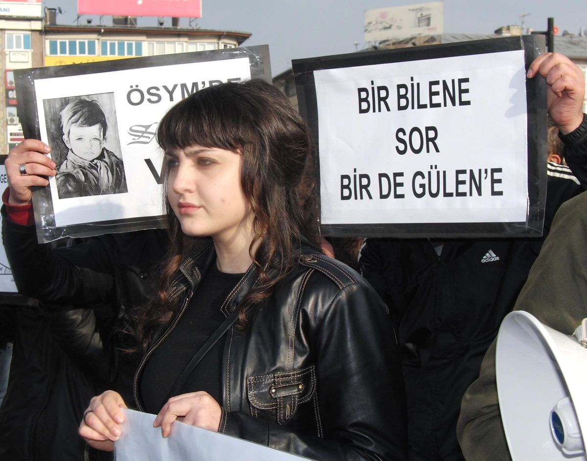 Liselilerden YGS Protestosu