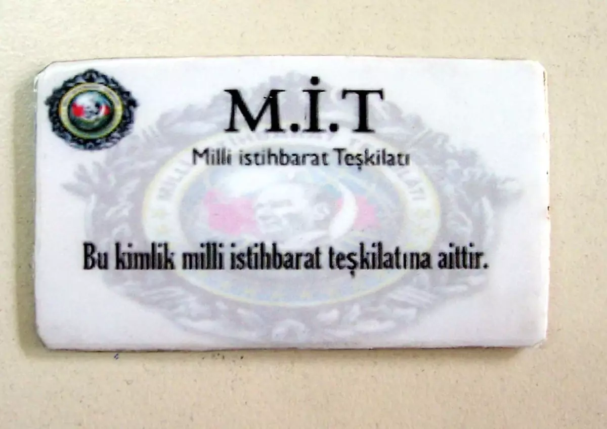 Sahte MİT Kimliğiyle Dolandırıyordu