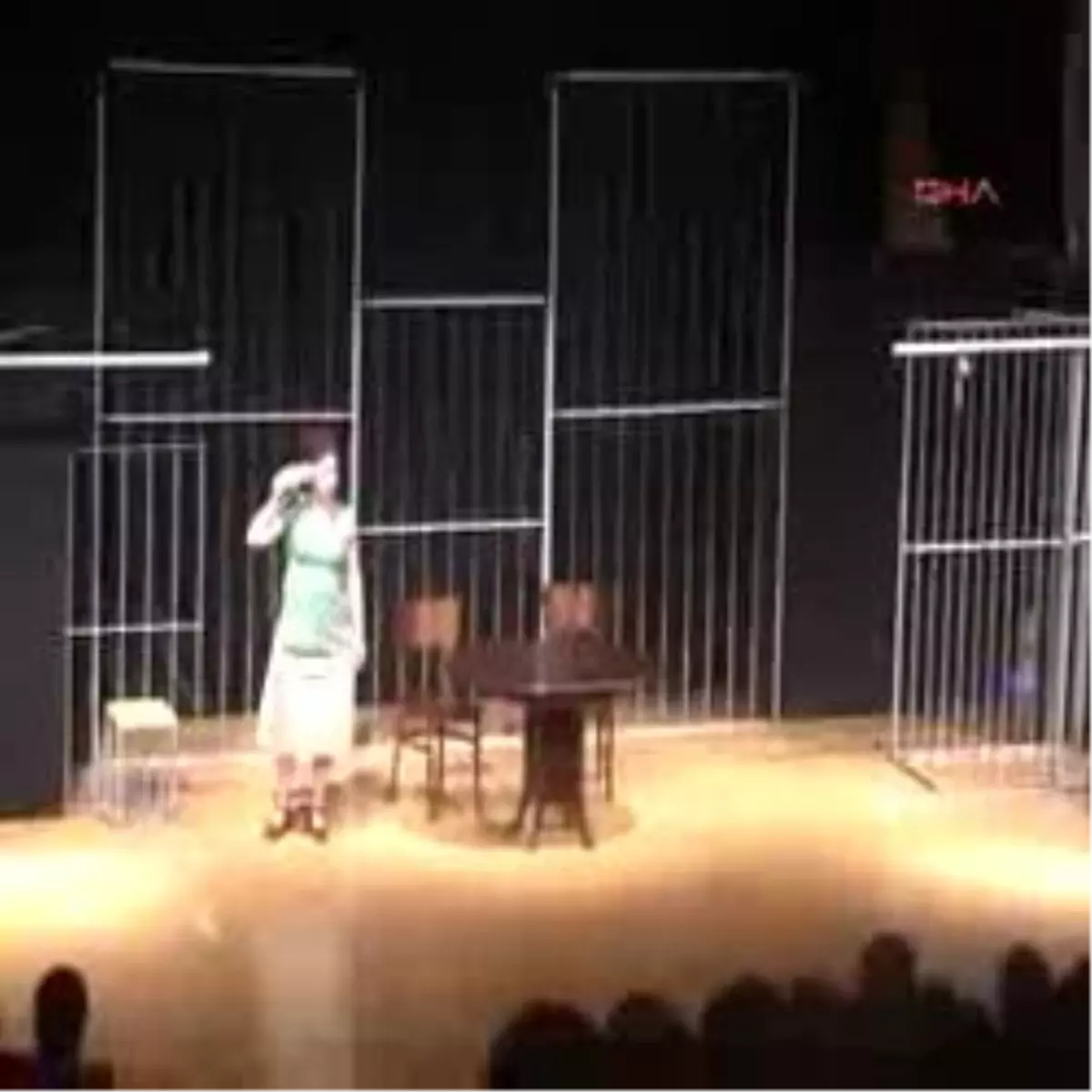 Bodrum\'da Ferhan Şensoy\'un "İşsizler Cennete Gider" Oyunu Sahnelendi