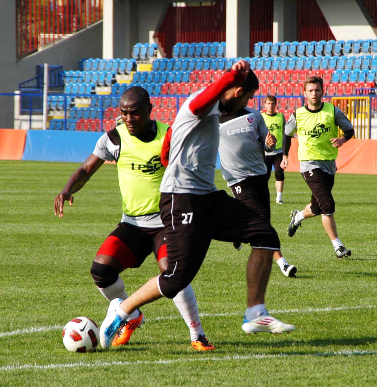 Karabükspor'da Emenike Formaya Göz Kırptı