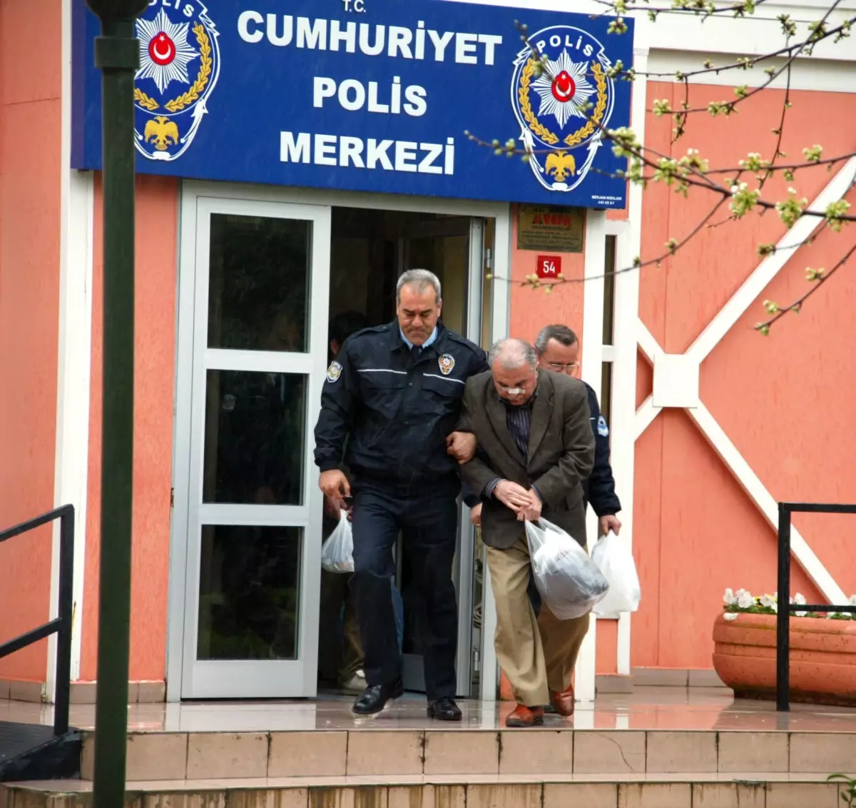 Kız Çocuklarını Taciz Ettiği İleri Sürülen Bir Kişi Gözaltına Alındı