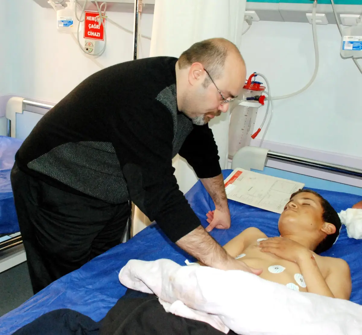 Öğrenci Servisi ile Otomobil Çarpıştı: 13 Yaralı