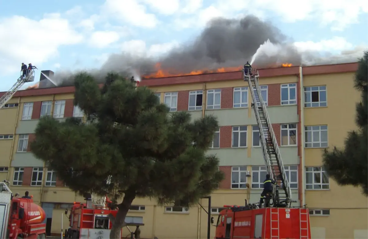 Susurluk\'ta Korkutan Yangın