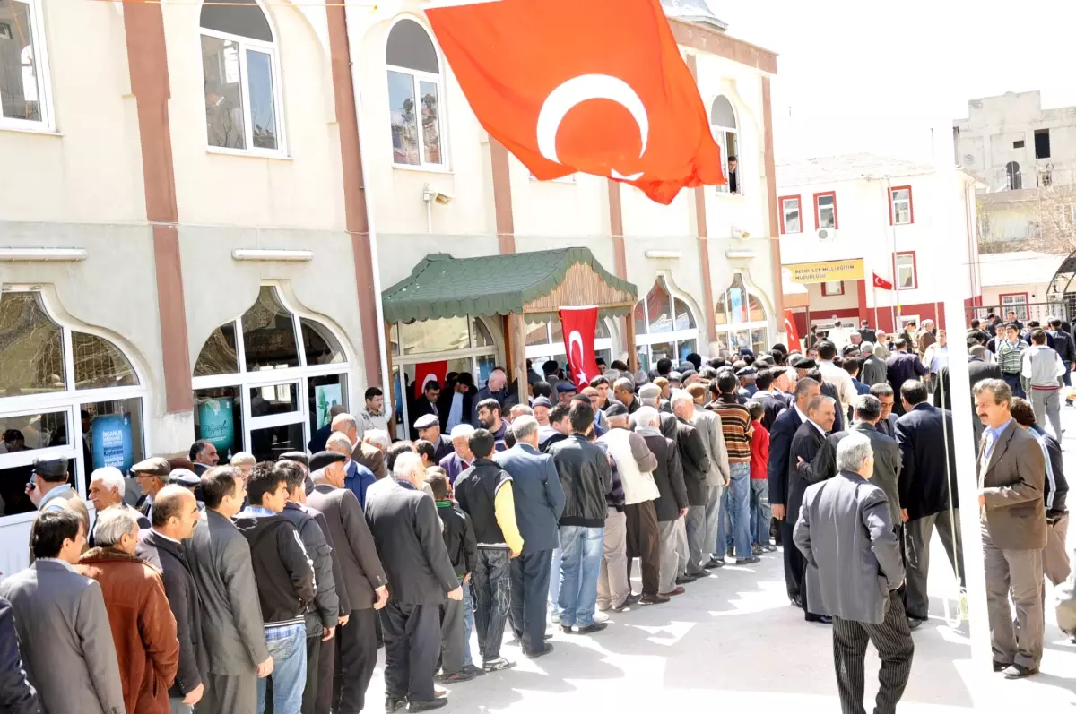 Besni\'de 4 Bin Kişiye Pilav Dağıtıldı