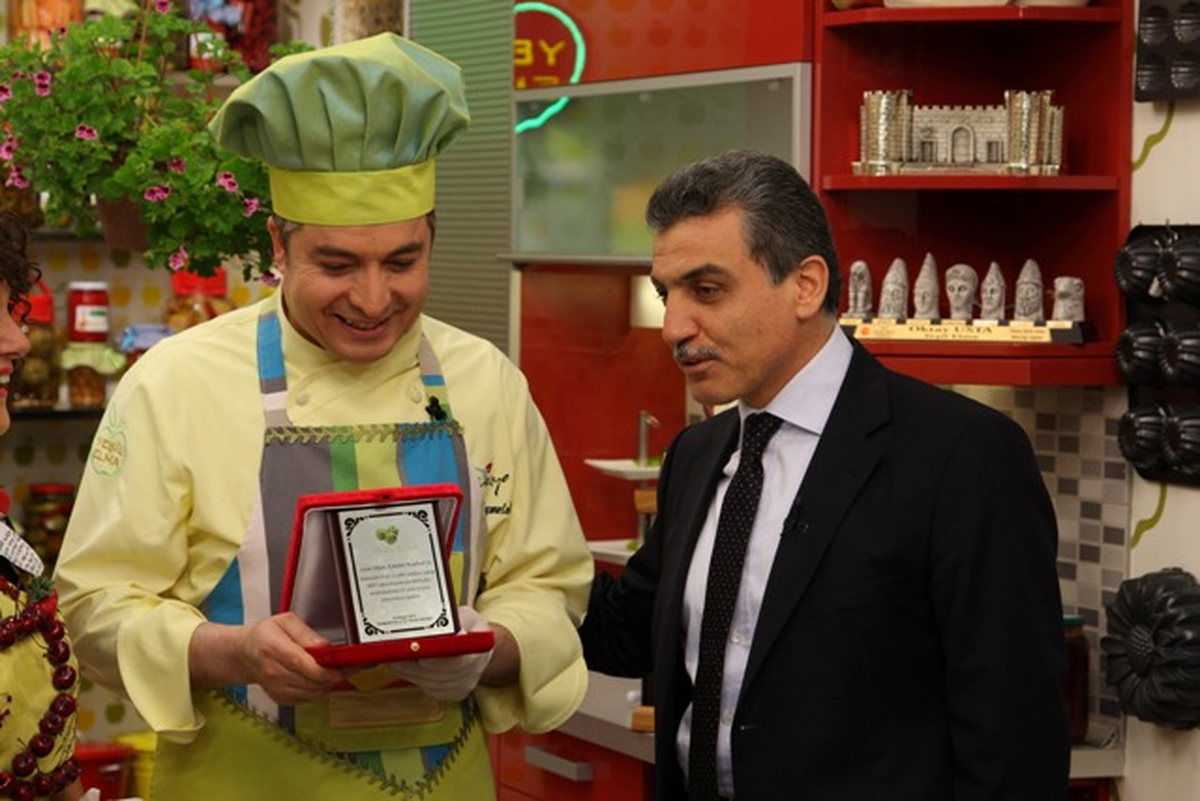 Canlı Yayında Oktay Usta’ya Sürpriz Ödül