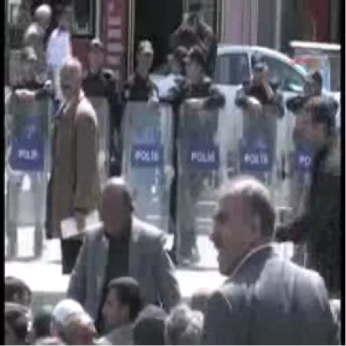 Diyarbakır\'da Dağkapı Meydanı\'nda Namaz