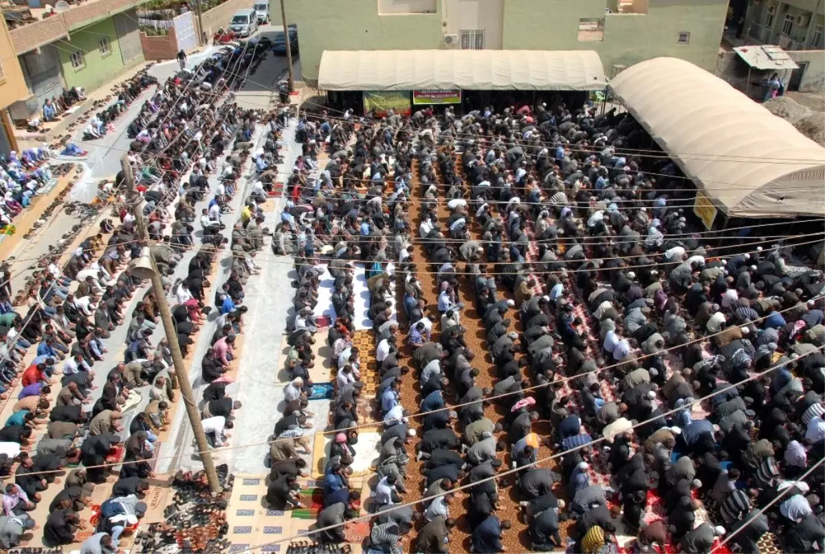 Güneydoğu\'da BDP\'nin Sivil İtaatsizlik Cuma Namazları Sürüyor