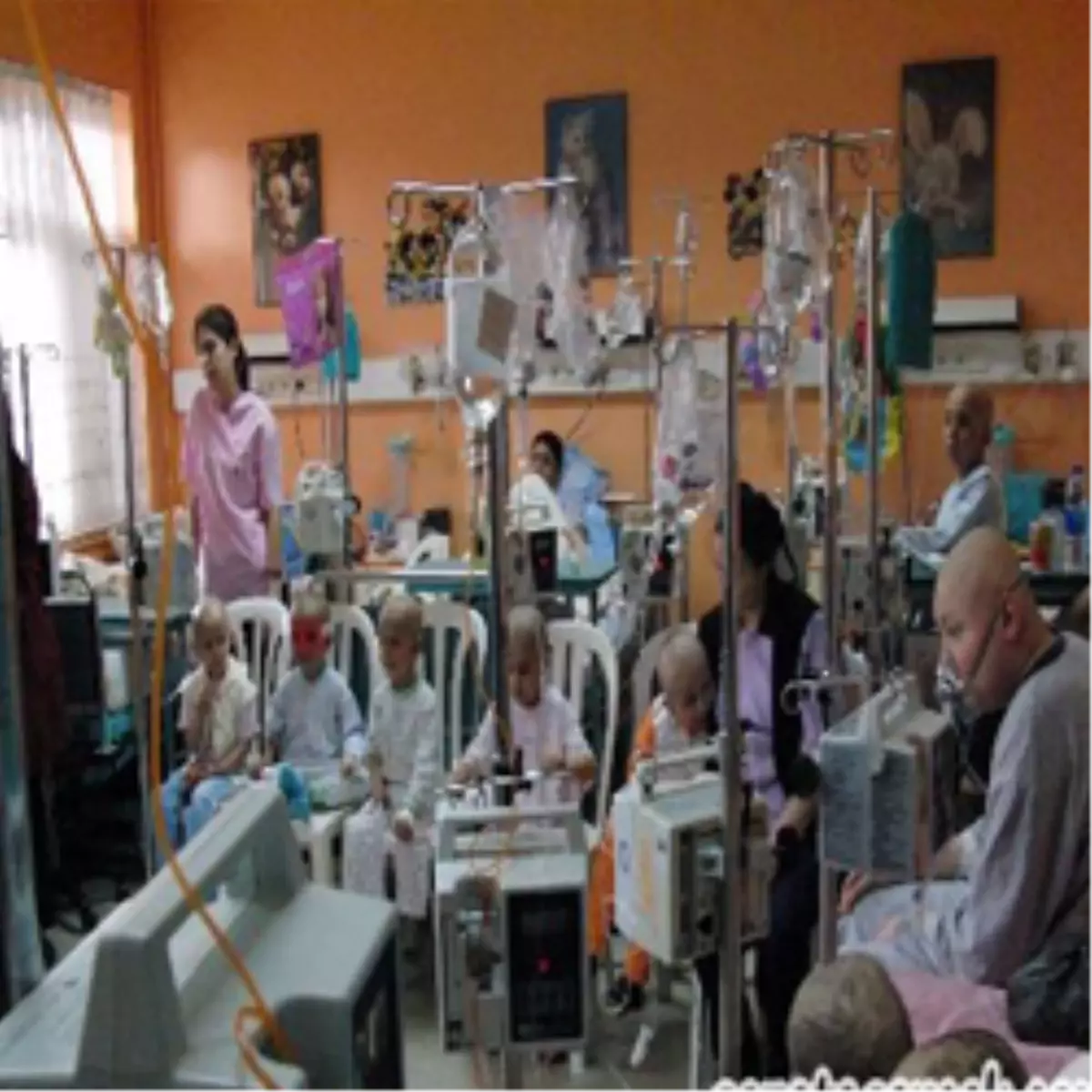 Kanserli Çocuklar İçin Hastanede Tiyatro