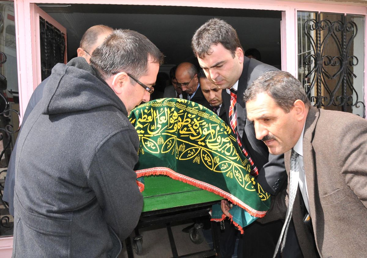 Okul Müdürü Domuz Gribinden Öldü