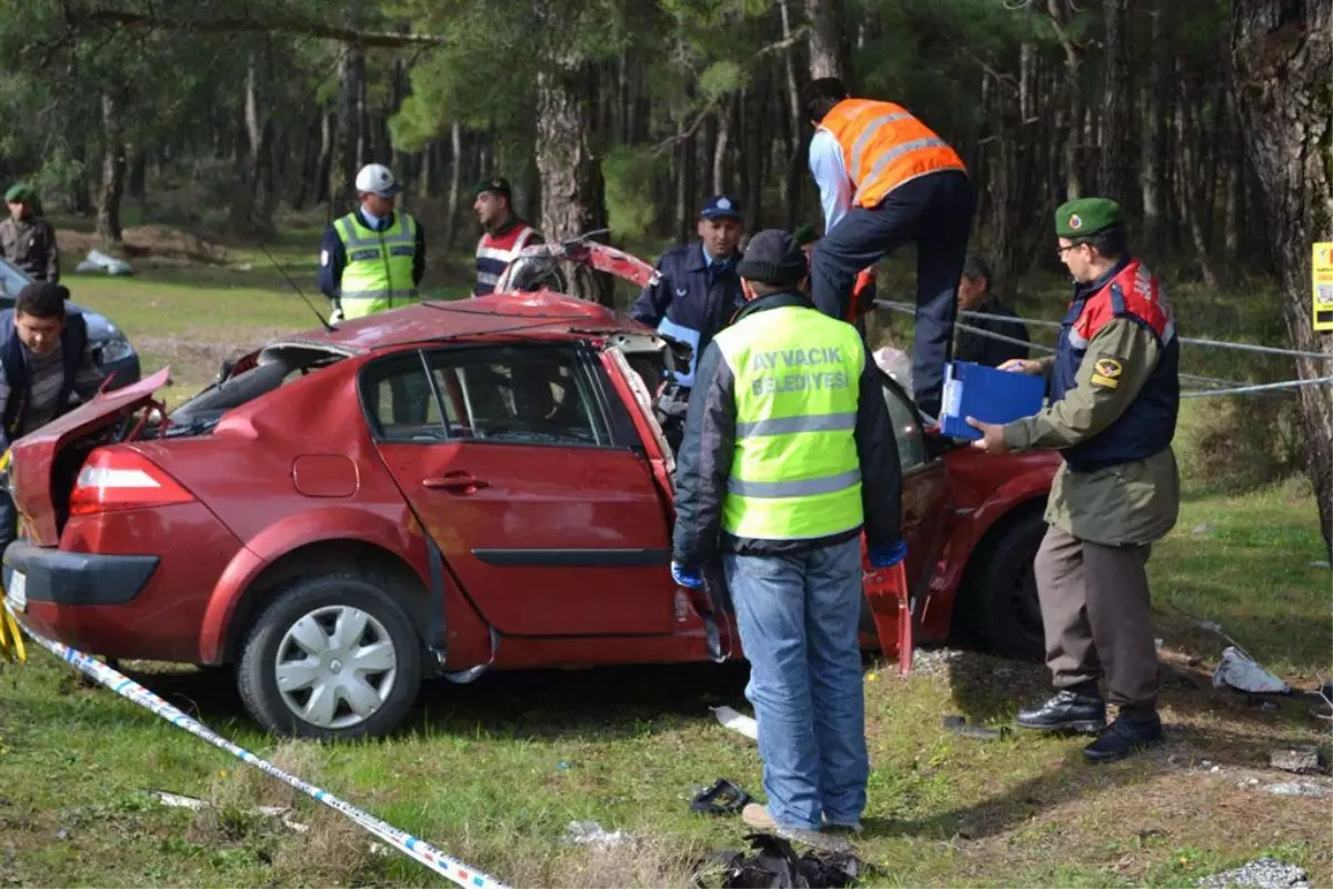 Otomobil ile Minibüs Çarpıştı: 1 Ölü, 12 Yaralı