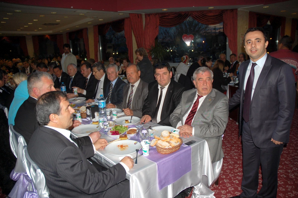 Ak Partili Edirne Adayları, Yemekli Toplantıda Partililere Tanıtıldı
