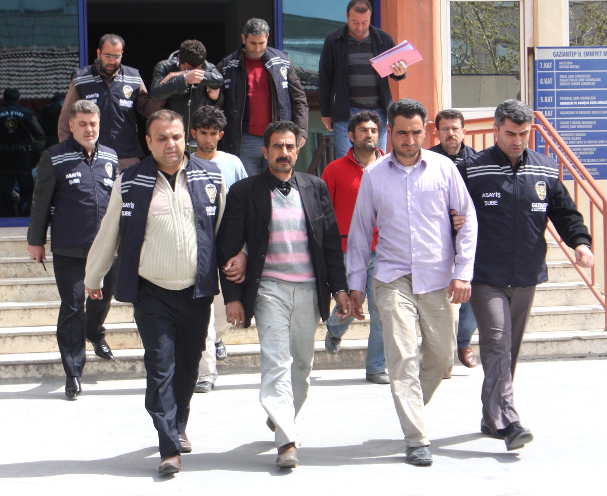 Polise Ateş Edip, Anne-Kızı Yaralayanlar Adliyeye Sevk Edildi