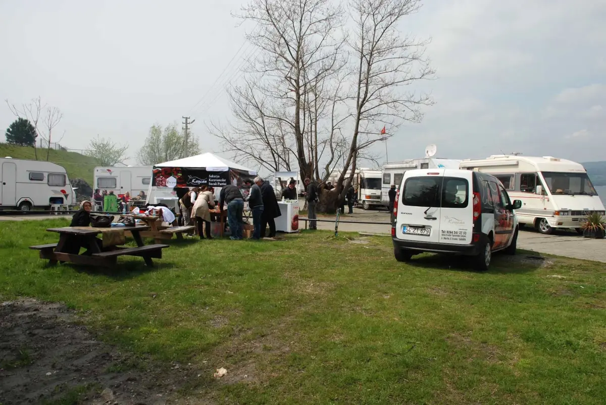 Karavancılar Sezonu Sapanca\'da Sucuk Partısıyle Actı