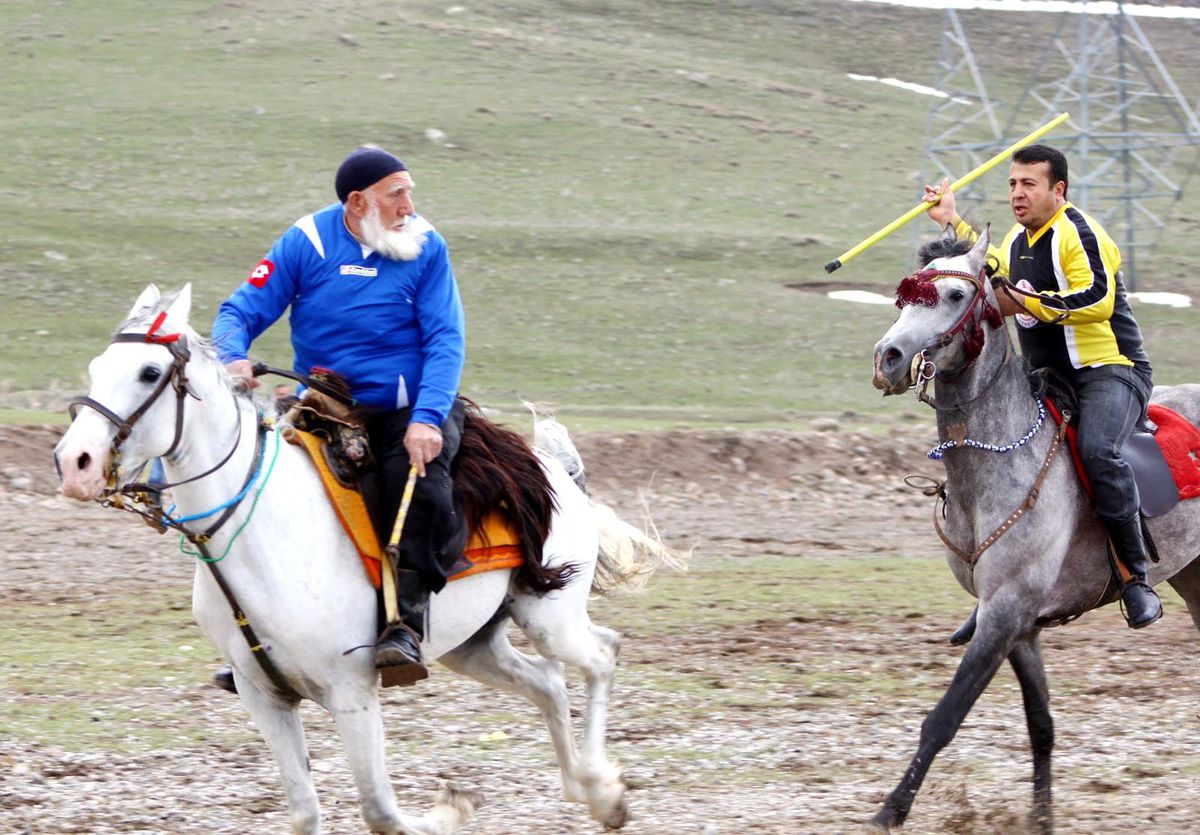 Ciritci Baki Dede, Gençlere Taş Çıkartıyor
